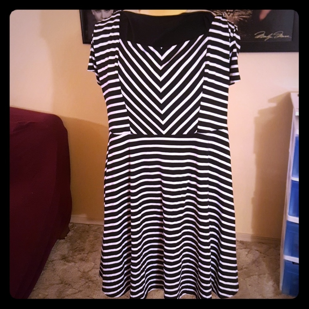 Torrid Black & White Chevron Dress